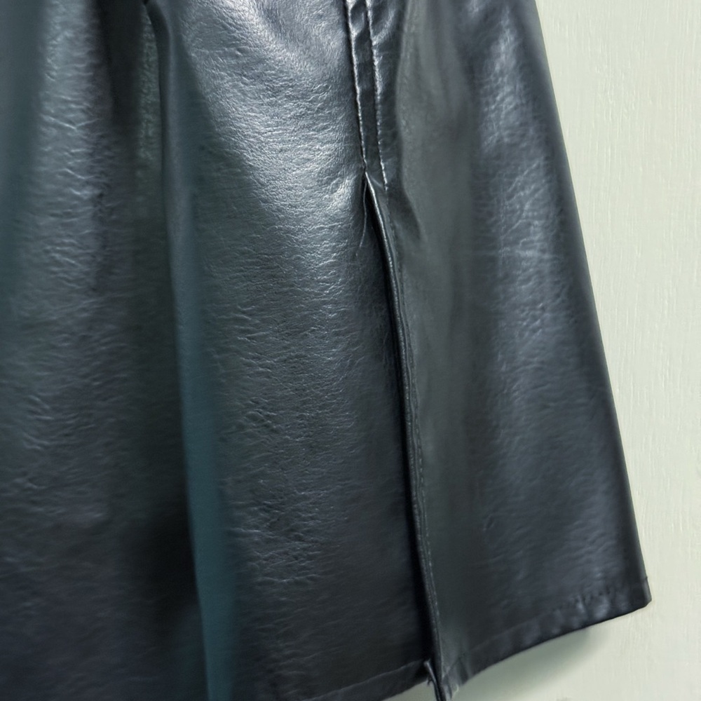 Fashion Bug Plus 22/24 Black Faux Leather Jacket | DIY Upcycle Project Ready - Picture 7 of 10